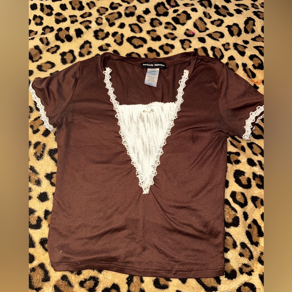 Brown coquette white lace and a rose in the middle
